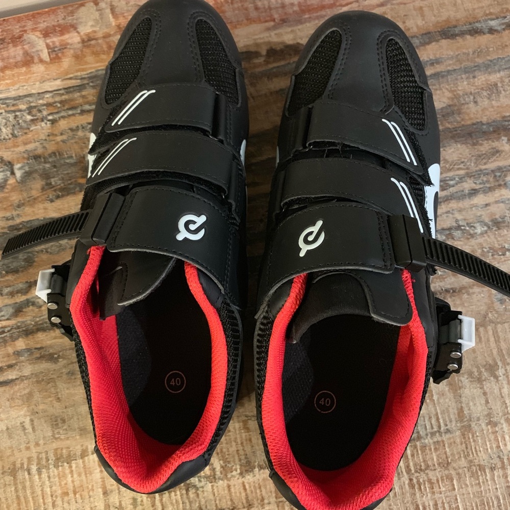 Peloton (also soul cycle compatible) cycling shoes